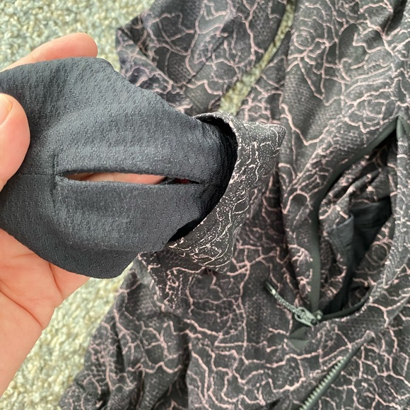 Lululemon jacket - Picture 3 of 9